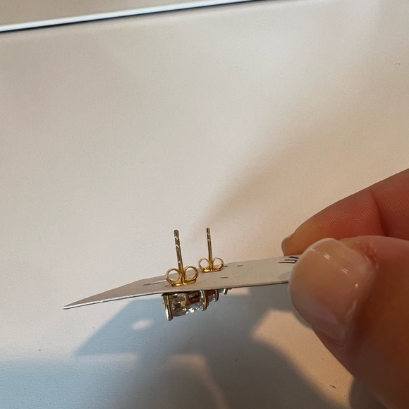 Stud earrings - Picture 4 of 4